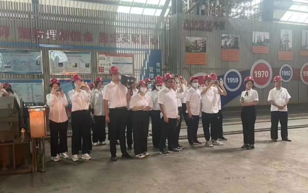 經(jīng)營(yíng)黨工委2022年新入職員工走進(jìn)鋼鐵生產(chǎn)一線 經(jīng)營(yíng)黨工委2022年新入職員工走進(jìn)鋼鐵生產(chǎn)一線