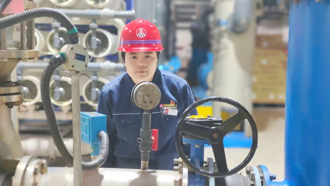 匠心守護碧水藍天 奮斗彰顯巾幗風采 ——記陜煤集團第三屆“十大杰出巾幗標兵”劉婷 匠心守護碧水藍天 奮斗彰顯巾幗風采 ——記陜煤集團第三屆“十大杰出巾幗標兵”劉婷