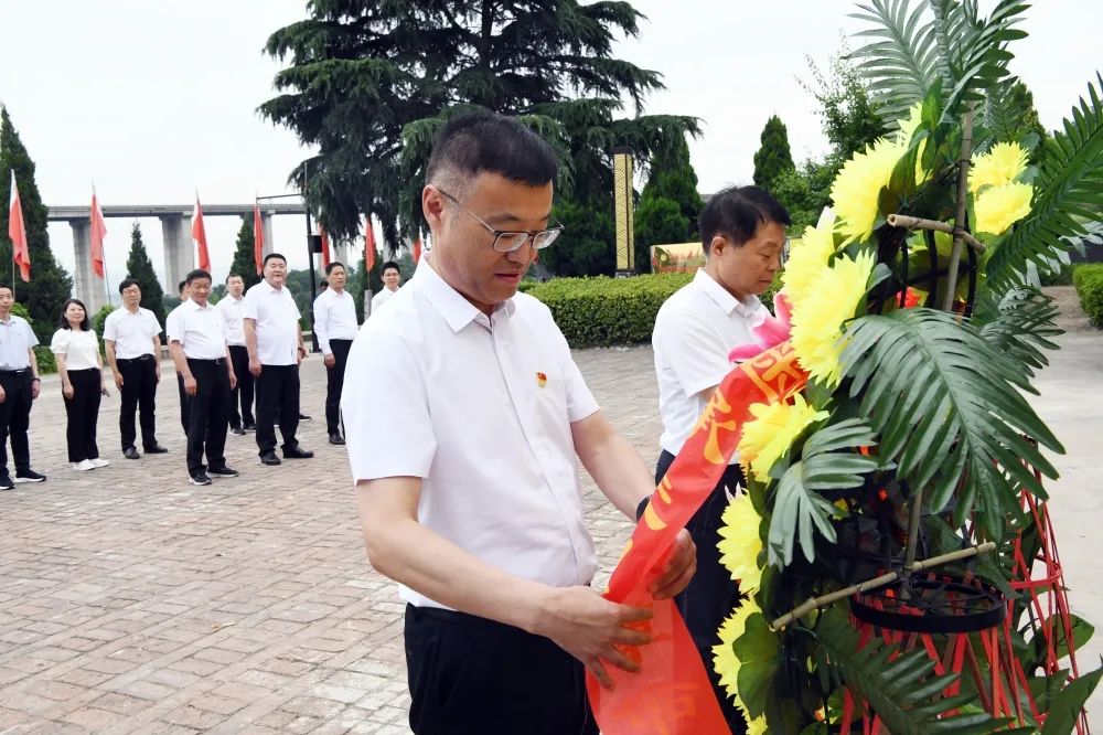 陜煤集團戰(zhàn)略規(guī)劃部到龍鋼公司開展主題教育工作專題調研 陜煤集團戰(zhàn)略規(guī)劃部到龍鋼公司開展主題教育工作專題調研