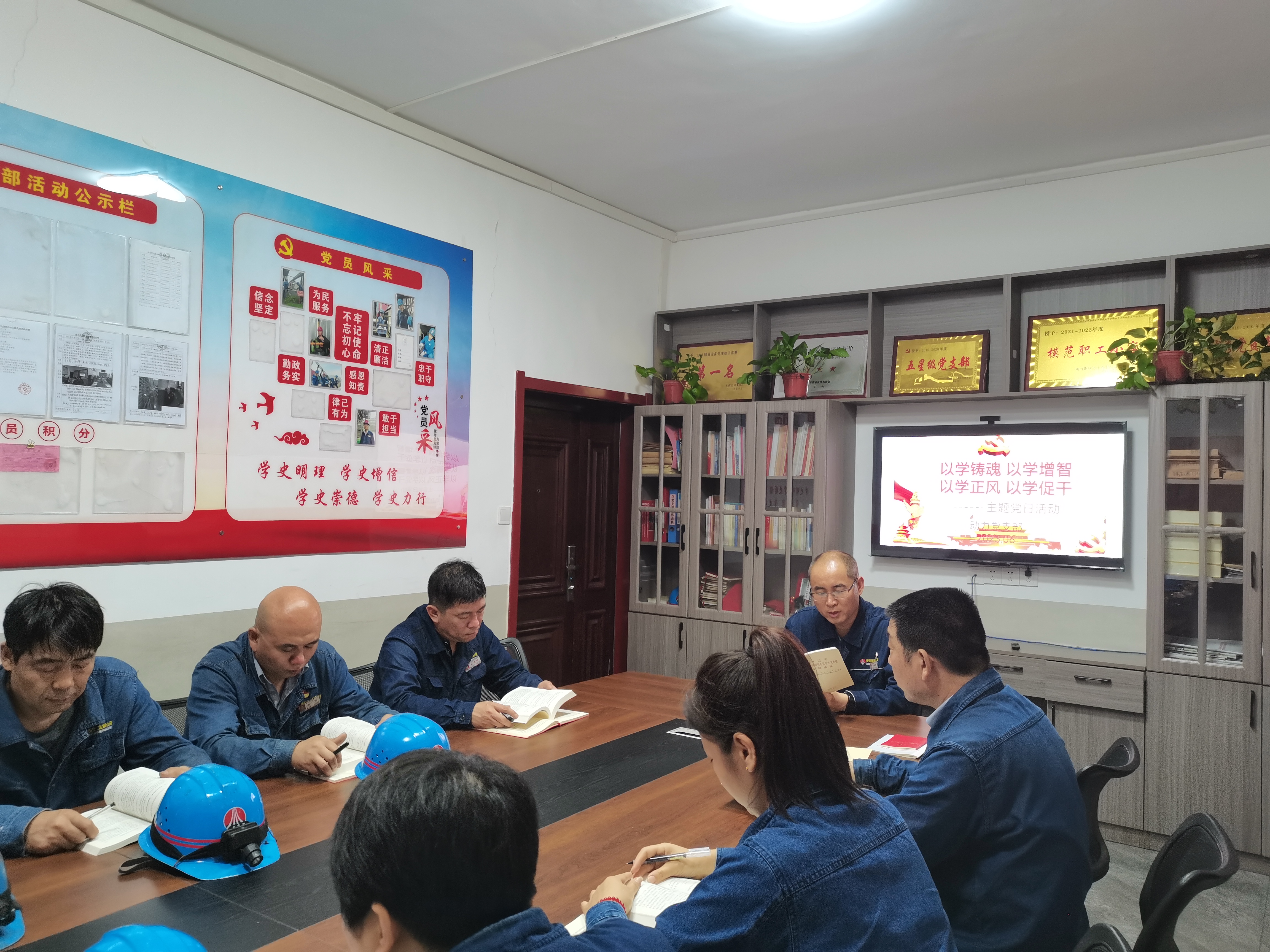 深刻領(lǐng)悟思想偉力 主題教育成效遍地開花 深刻領(lǐng)悟思想偉力 主題教育成效遍地開花