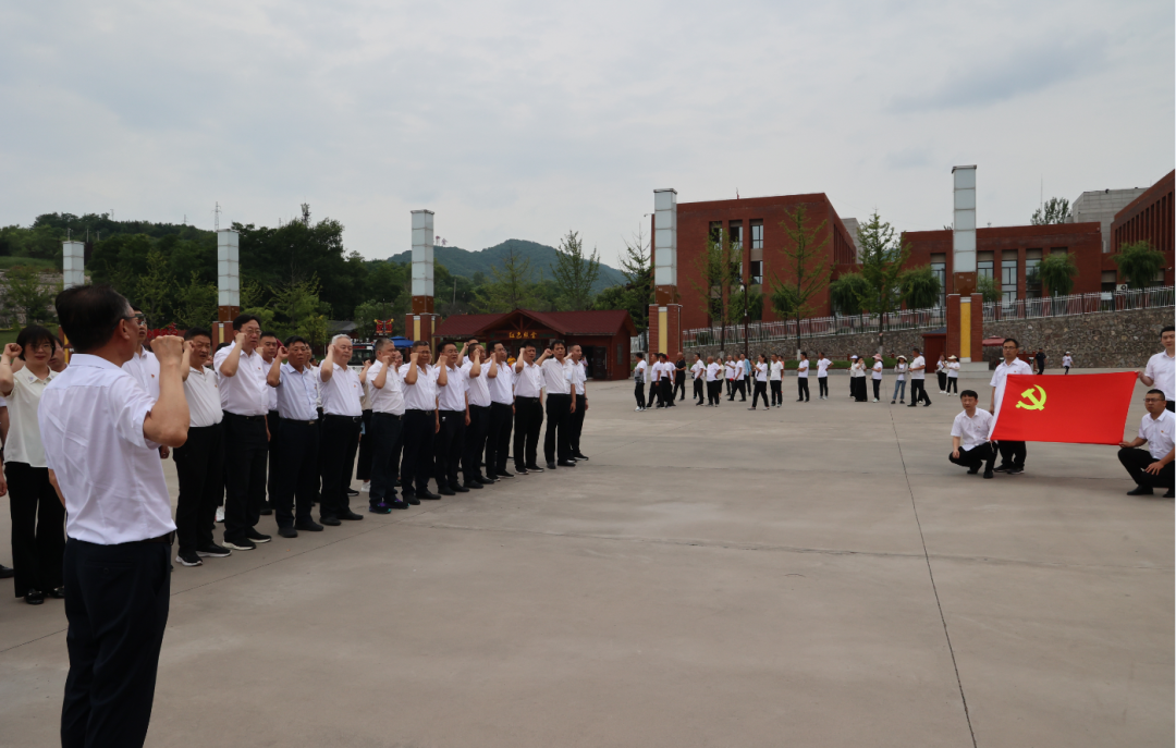 陜鋼集團(tuán)開(kāi)展“探尋紅色足跡 傳承革命精神”研學(xué)活動(dòng) 陜鋼集團(tuán)開(kāi)展“探尋紅色足跡 傳承革命精神”研學(xué)活動(dòng)