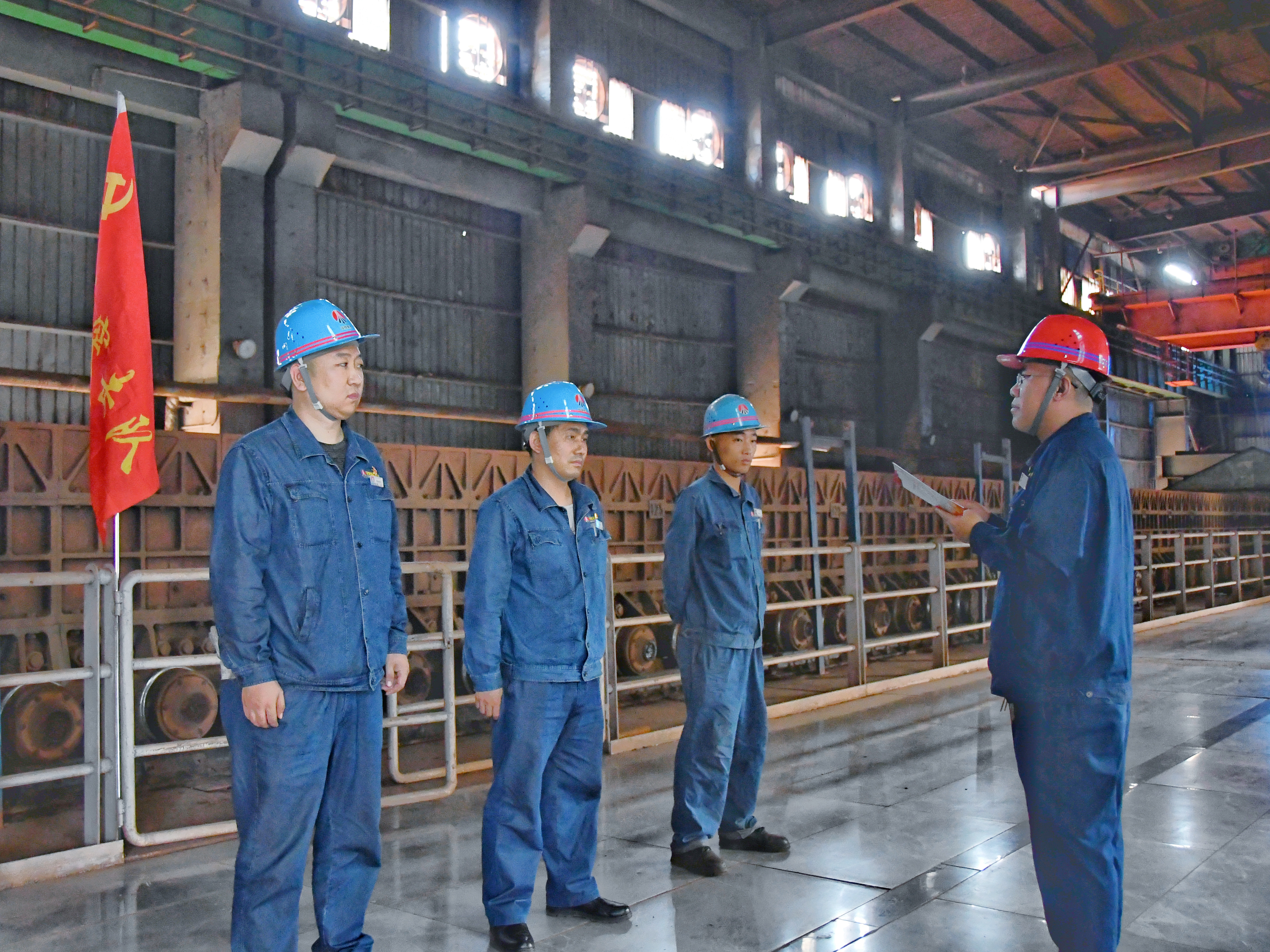 主題教育氛圍濃 檢修一線顯擔當 主題教育氛圍濃 檢修一線顯擔當