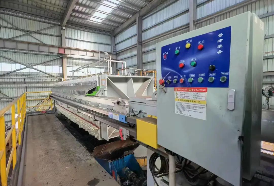 龍鋼集團年處理2.5萬噸燒結(jié)機頭電除塵單元通過三級安全生產(chǎn)標(biāo)準(zhǔn)化認定 龍鋼集團年處理2.5萬噸燒結(jié)機頭電除塵單元通過三級安全生產(chǎn)標(biāo)準(zhǔn)化認定