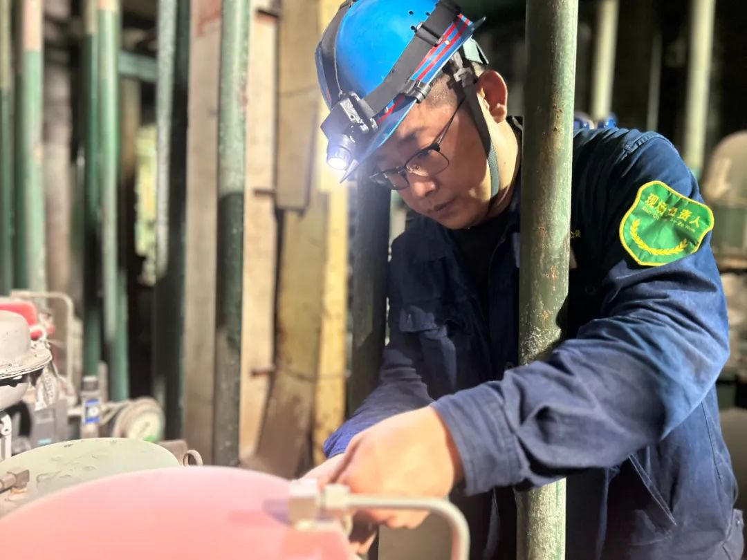 青年突擊隊奮戰檢修主戰場 青年突擊隊奮戰檢修主戰場