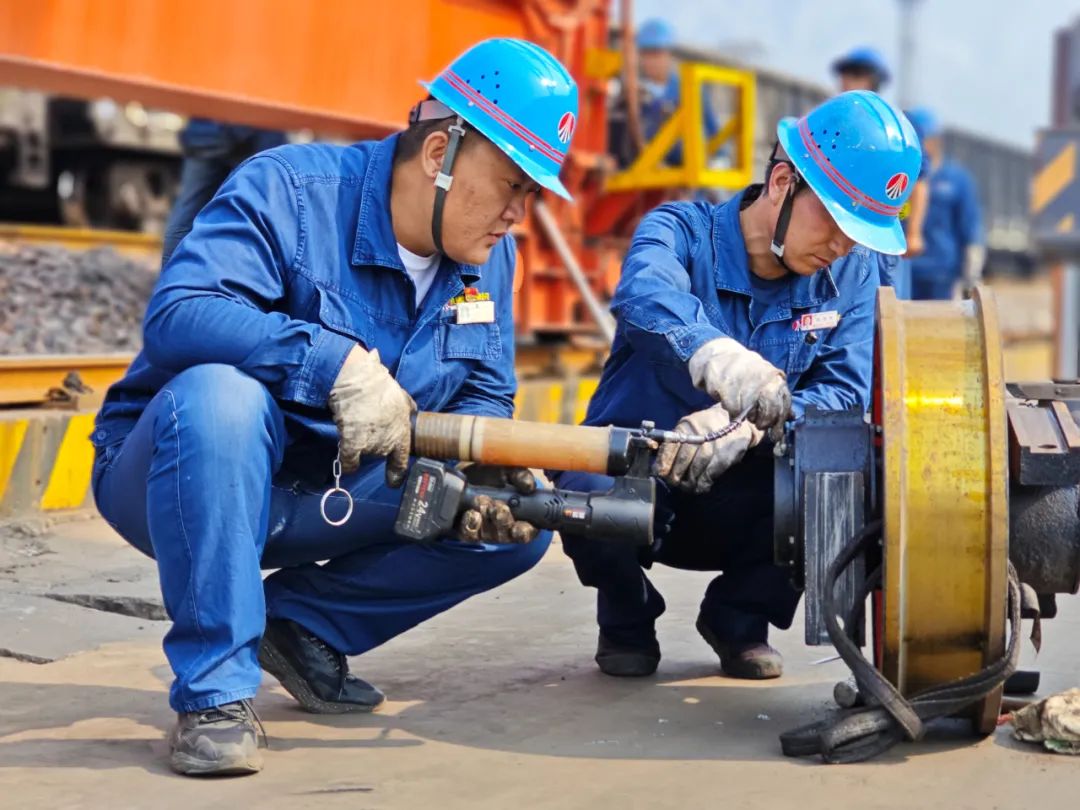 以實干促擔當 推動主題教育走深走實 以實干促擔當 推動主題教育走深走實