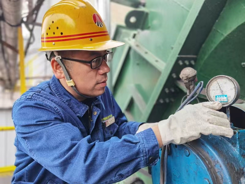 初冬時節 他們奮戰在鋼城一線