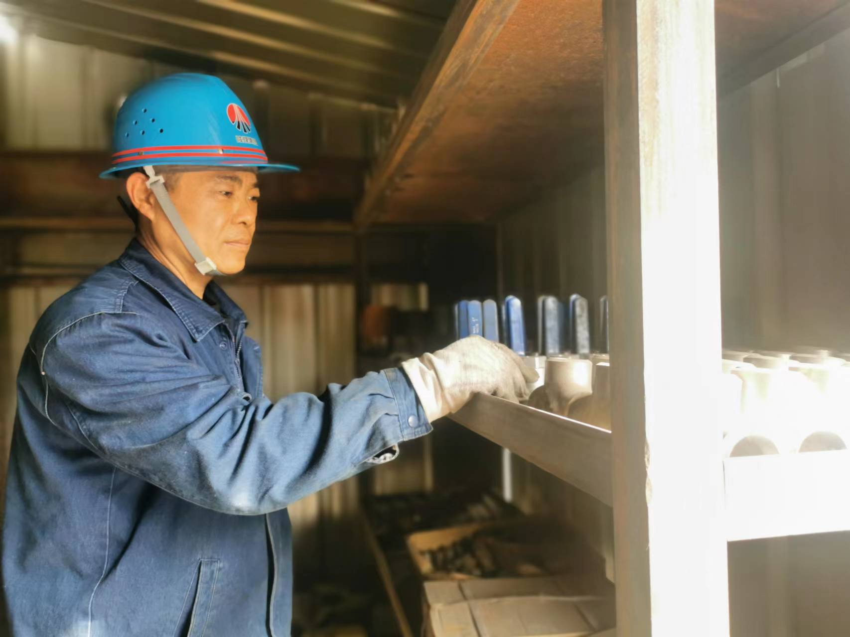 初冬時節 他們奮戰在鋼城一線