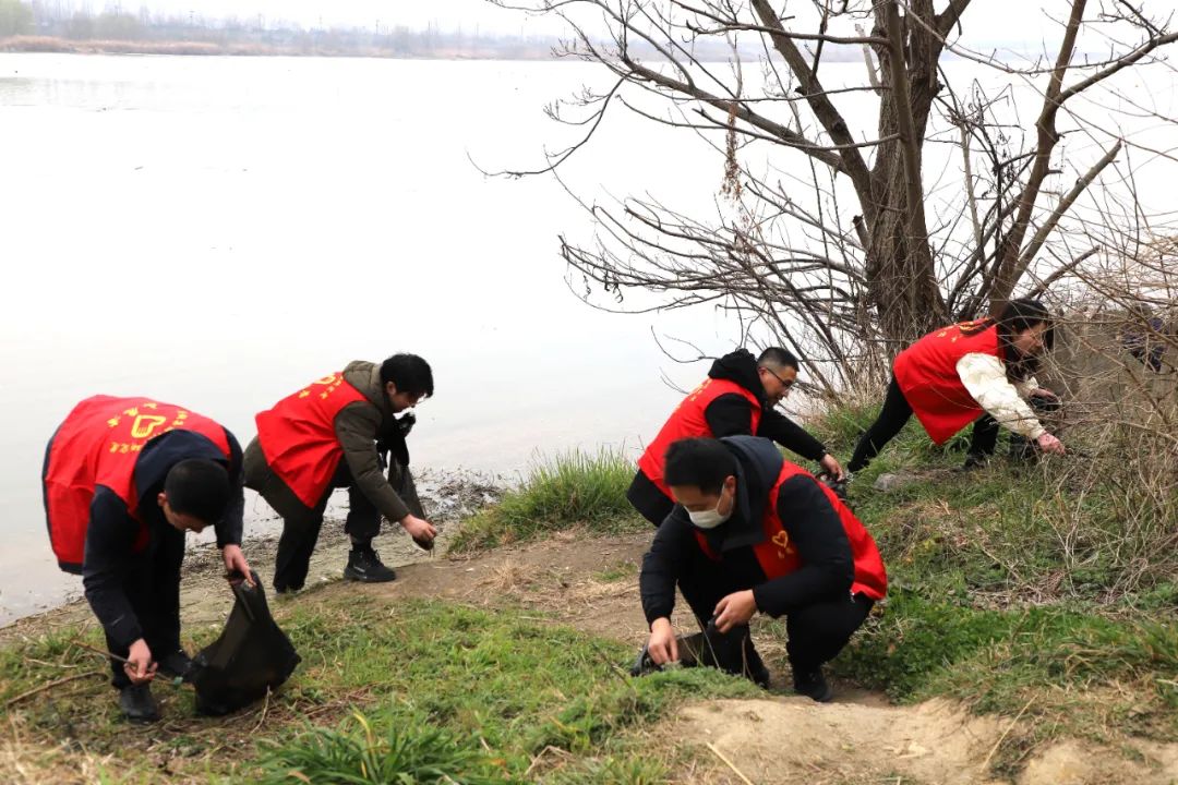 傳承雷鋒精神 做新時代雷鋒 傳承雷鋒精神 做新時代雷鋒
