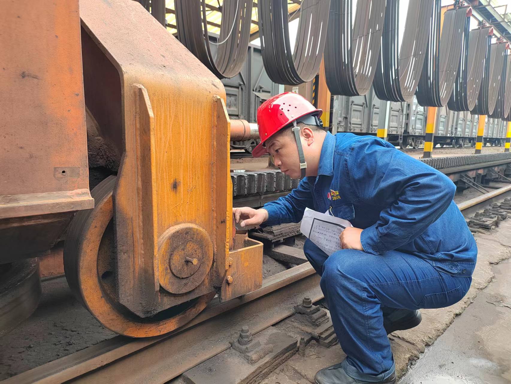 肩負責任,砥礪前行,用汗水挺起“硬脊梁”! 肩負責任,砥礪前行,用汗水挺起“硬脊梁”!