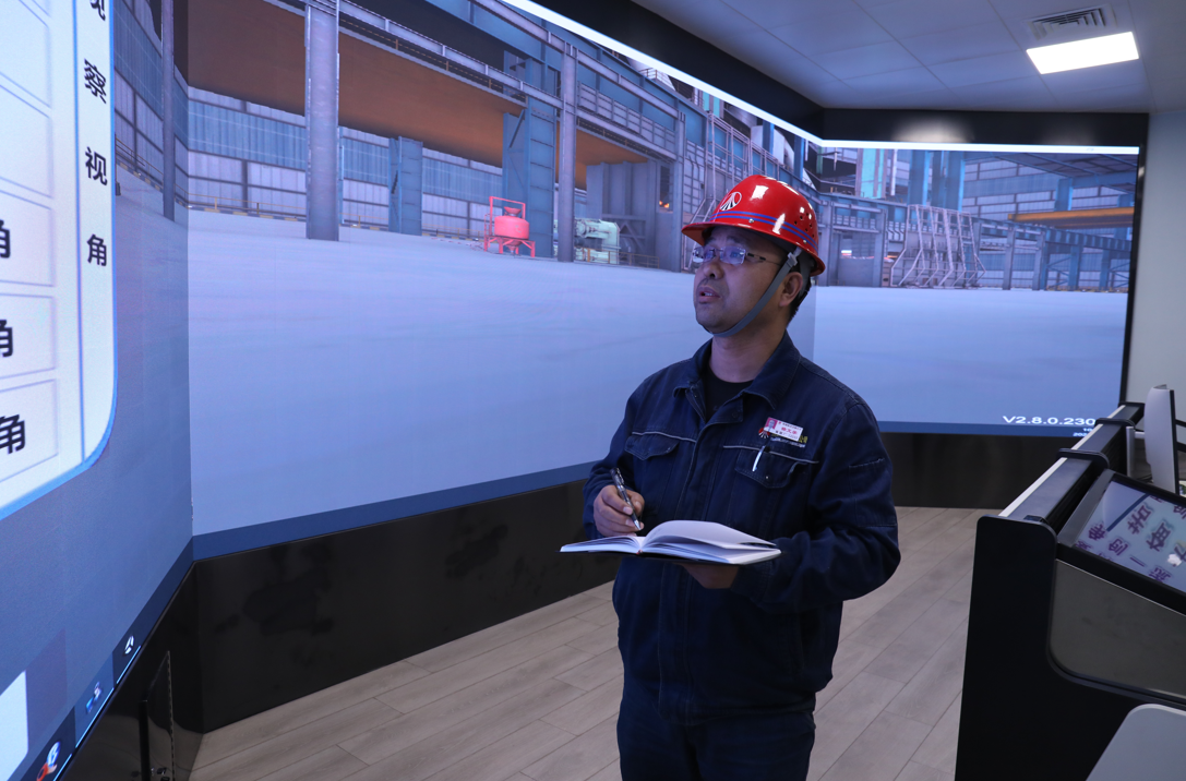 匠心鑄夢勇?lián)?dāng) 百煉成鋼鑄輝煌 ——記第四屆“陜煤工匠”楊文學(xué) 匠心鑄夢勇?lián)?dāng) 百煉成鋼鑄輝煌 ——記第四屆“陜煤工匠”楊文學(xué)