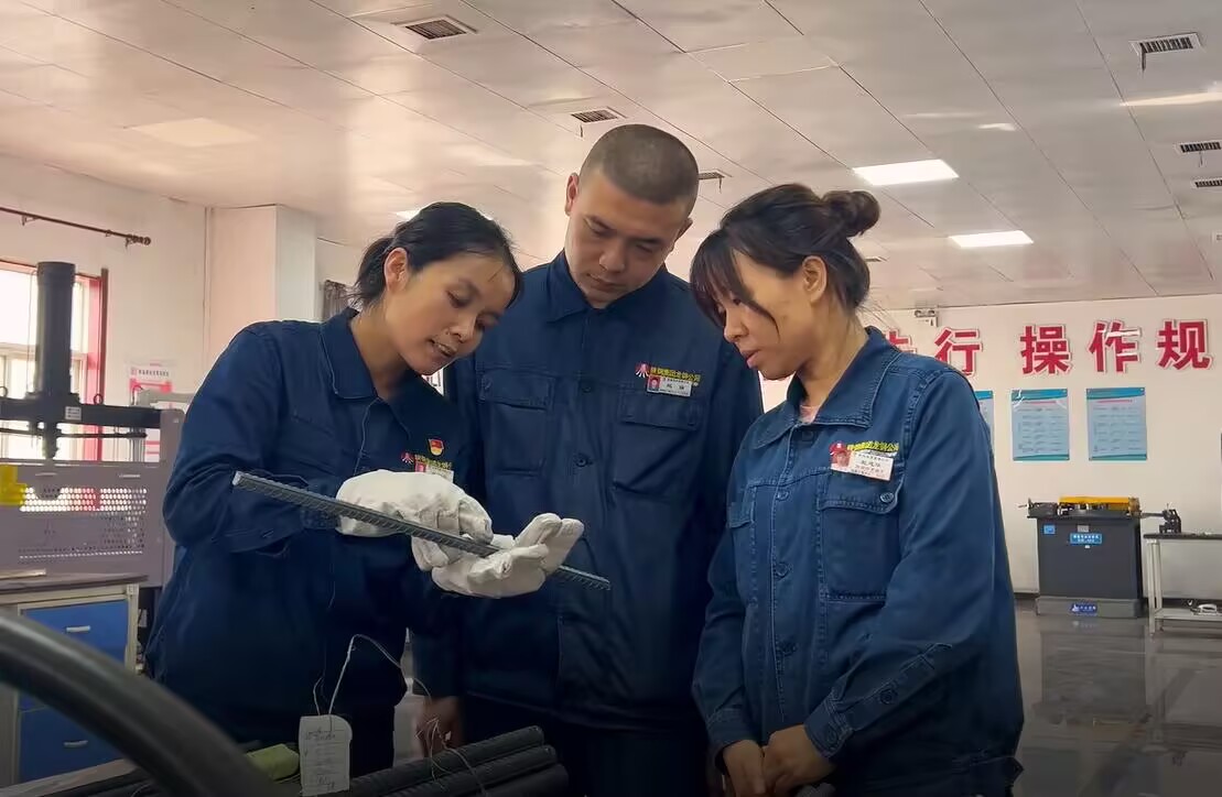 精益求精樹質檢權威 追求卓越讓顧客滿意 ——記全國質量信得過班組建設水平“五星級”班組檢驗計量中心產品質量檢驗班 精益求精樹質檢權威 追求卓越讓顧客滿意 ——記全國質量信得過班組建設水平“五星級”班組檢驗計量中心產品質量檢驗班