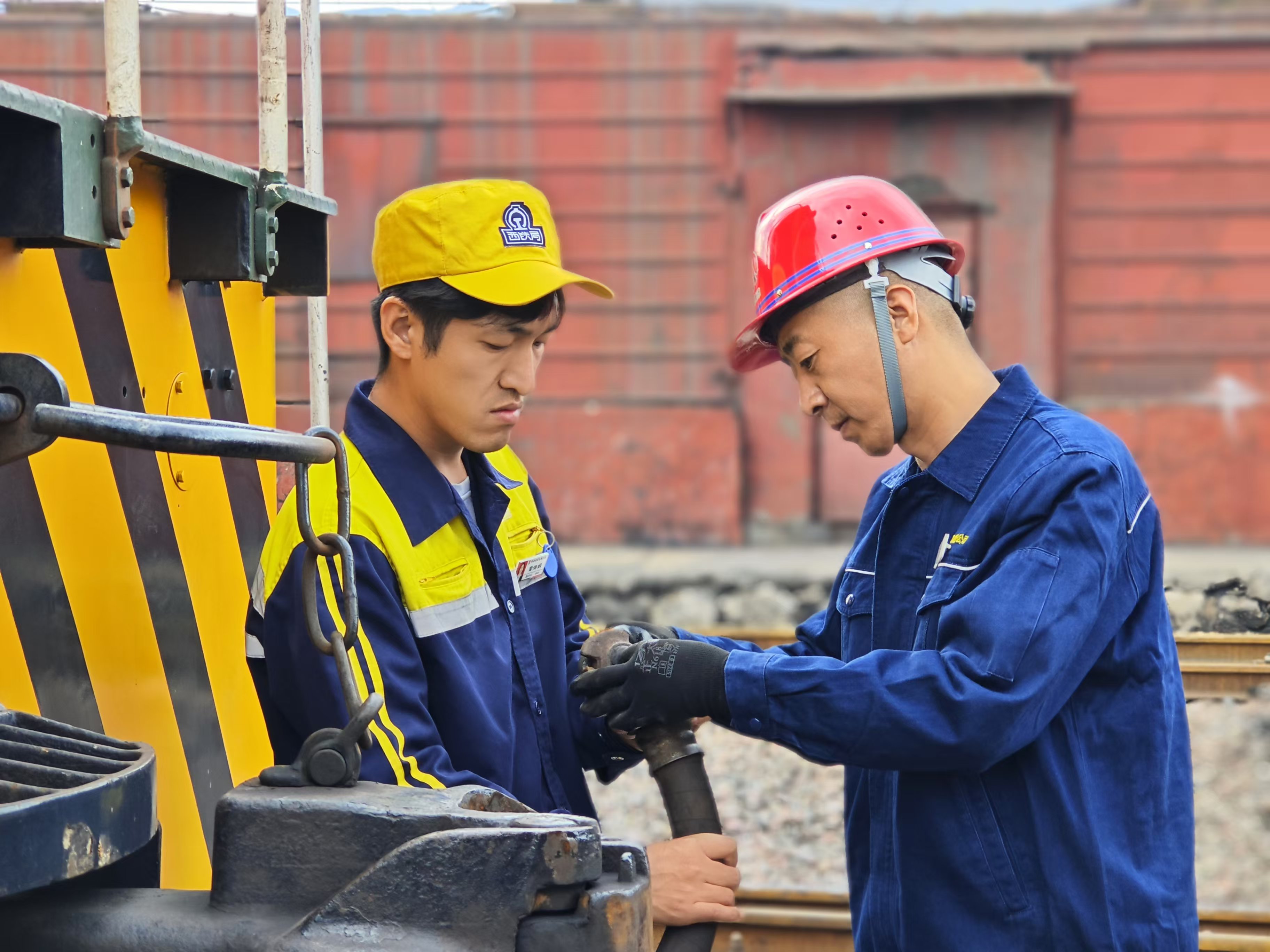 抓重點 攻難點 提速加碼沖刺四季度 抓重點 攻難點 提速加碼沖刺四季度