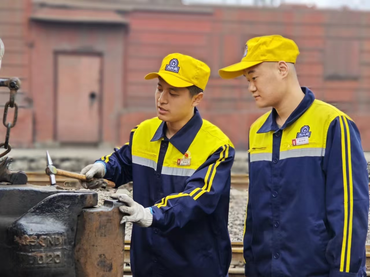 黨建經營雙融雙促 奮力沖刺全年目標 黨建經營雙融雙促 奮力沖刺全年目標