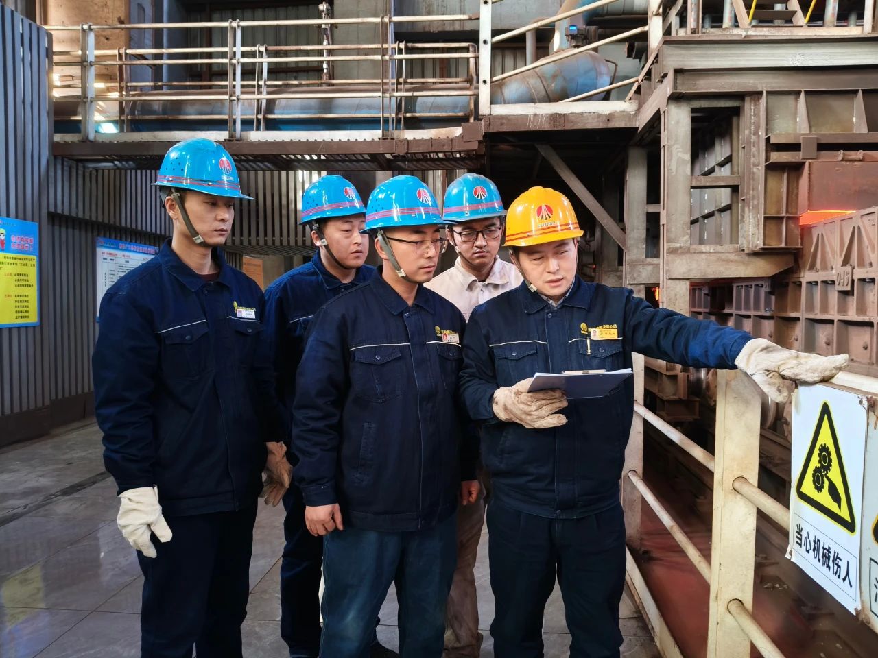 龍鋼公司450㎡燒結機系統檢修完美收官 龍鋼公司450㎡燒結機系統檢修完美收官