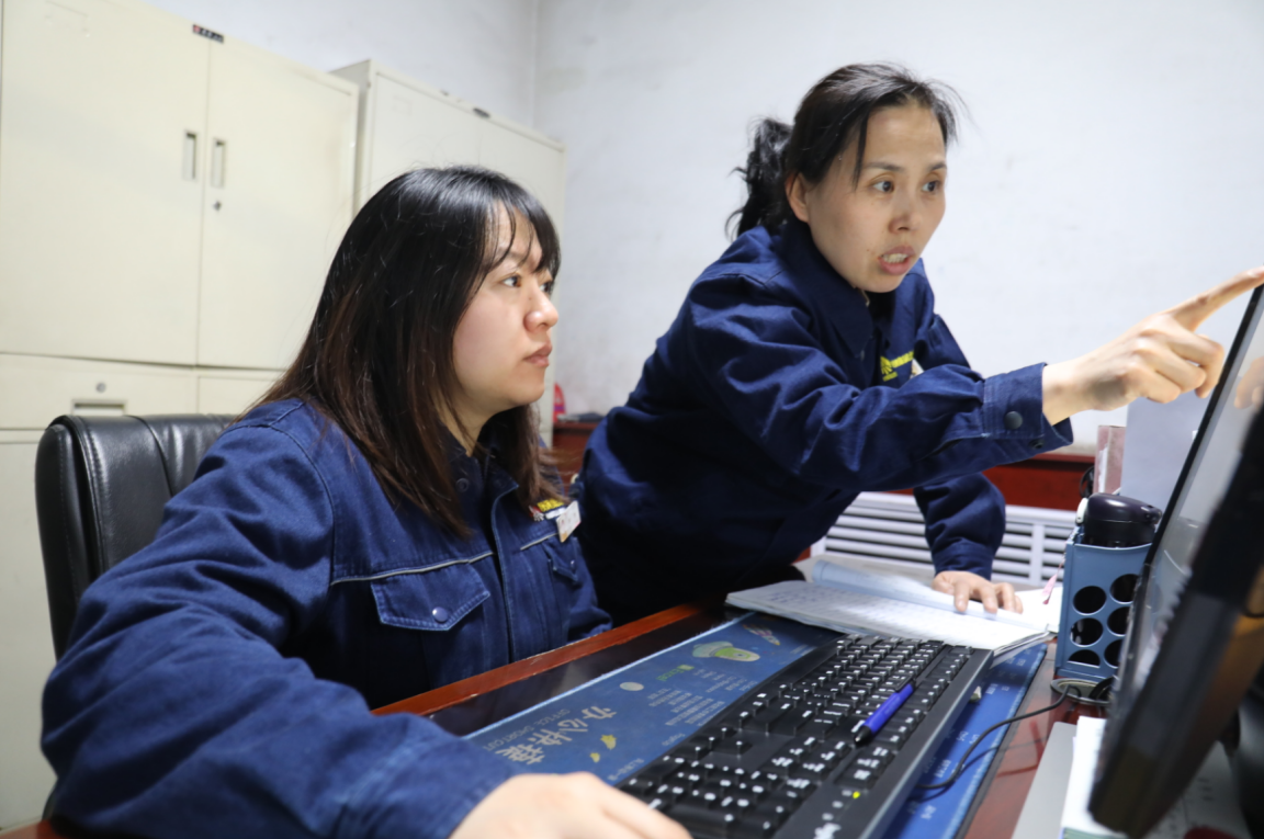 萬(wàn)里長(zhǎng)風(fēng)起 “鋼鐵玫瑰”綻芳華——記陜煤集團(tuán)第八屆“巾幗能手”馮燕 萬(wàn)里長(zhǎng)風(fēng)起 “鋼鐵玫瑰”綻芳華——記陜煤集團(tuán)第八屆“巾幗能手”馮燕