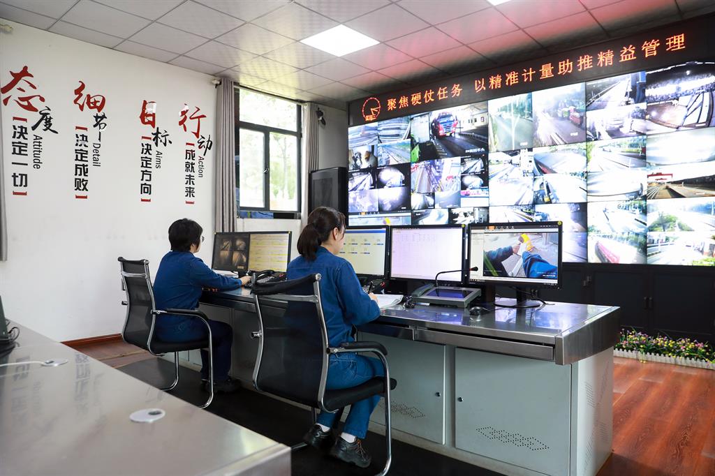 31人娘子軍年計量4600萬噸:龍鋼檢斤班的數字化突圍之路 31人娘子軍年計量4600萬噸:龍鋼檢斤班的數字化突圍之路