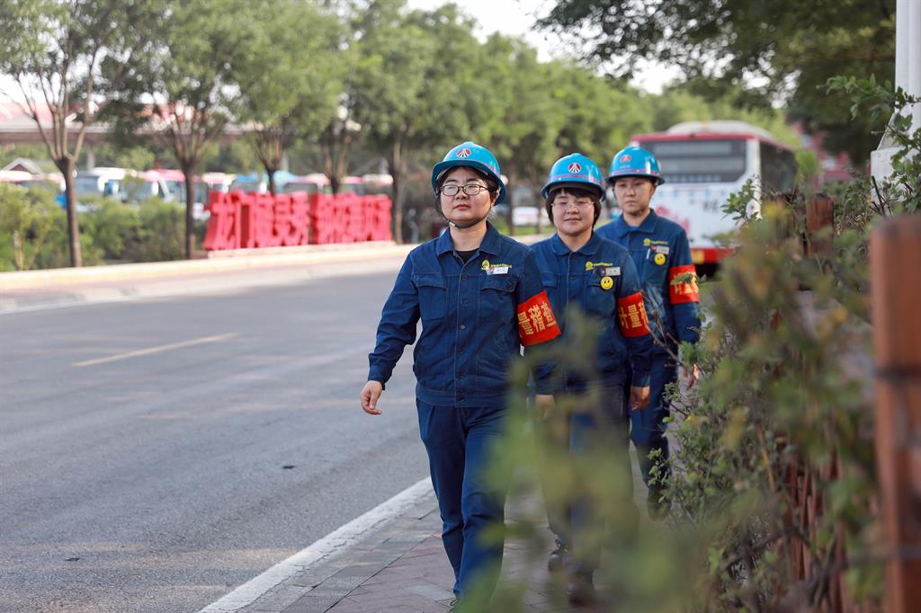 31人娘子軍年計量4600萬噸:龍鋼檢斤班的數字化突圍之路 31人娘子軍年計量4600萬噸:龍鋼檢斤班的數字化突圍之路