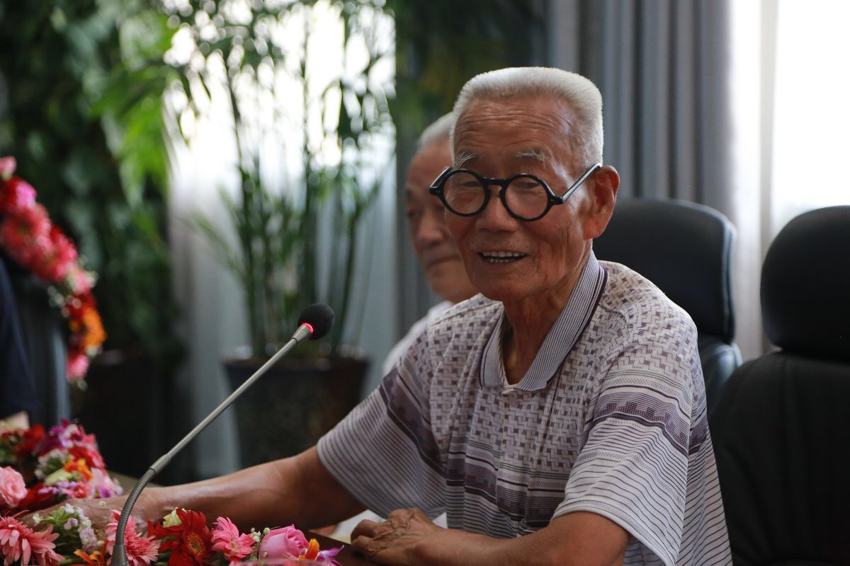 死守陣地 哪都不去—記陜鋼集團(tuán)龍鋼公司老煉鐵工人孫百萬 死守陣地 哪都不去—記陜鋼集團(tuán)龍鋼公司老煉鐵工人孫百萬